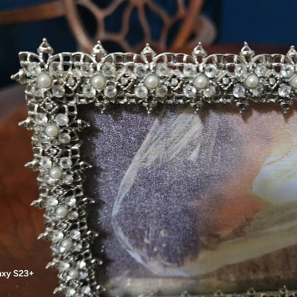 RARE VINTAGE RJ GRAZIANO SCROLL WEDDING SNOWFLAKE PEARL CRYSTAL PICTURE FRAME